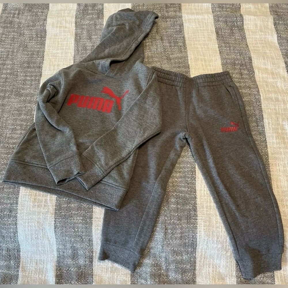 PUMA Kids SZ 4 Gray w/ Red Puma logo Hoodie/Sweatshirt w/ Sweatpants